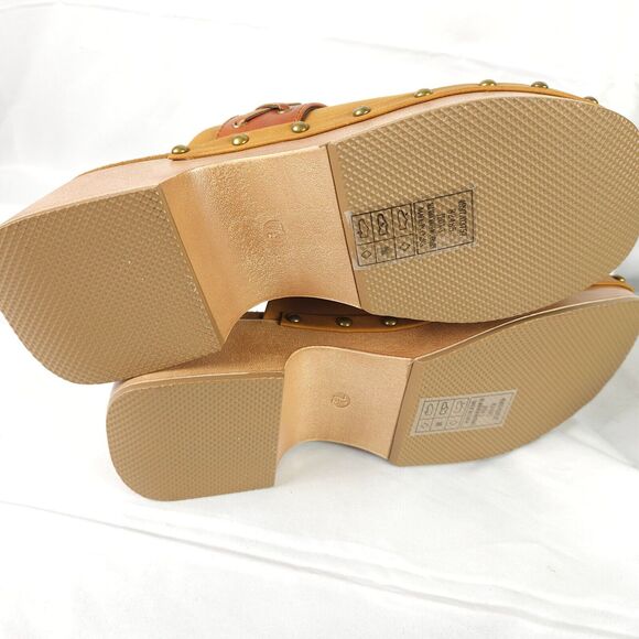 NIB Pierre Dumas Womens 7.5 M Tan Jeda-3 Closed Toe Slide On Clogs - Picture 5 of 10